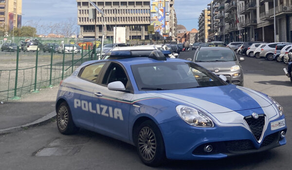 Lascia il figlio dal barbiere e va a spacciare, trentaquattrenne catanese sorpreso e arrestato dalla Polizia di Stato