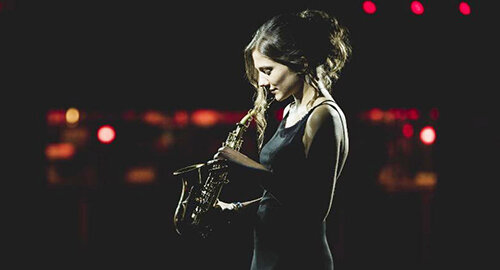 La sassofonista, cantante e compositrice Eva Fernandez in concerto il 24, 25 e 26 febbraio, per il Circuito Jazzistico Siciliano, a Catania, Palermo e Caltanissetta