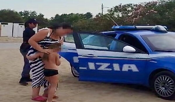 Bimba di 8 anni si smarrisce alla Plaia, dopo quasi due ore di ricerche i poliziotti delle Volanti trovano la mamma alla quale viene riaffidata Bimba di 8 anni si smarrisce alla Plaia, dopo quasi due ore di ricerche i poliziotti delle Volanti trovano la mamma alla quale viene riaffidata