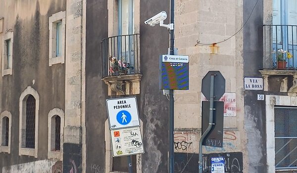 In via Crociferi attivate le telecamere per il presidio elettronico dell&rsquo;area pedonale