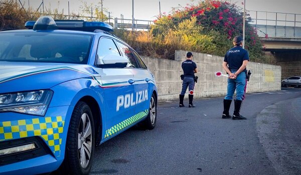 Rafforzati i controlli della Polizia di Stato per la sicurezza stradale, revocate 13 patenti, 2 conducenti alla guida in stato di ebbrezza, 147 sanzioni per 40 mila euro