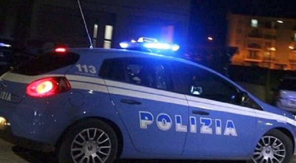 Segnala due minori a bordo del suo motociclo rubato, la Polizia di Stato li intercetta e li blocca