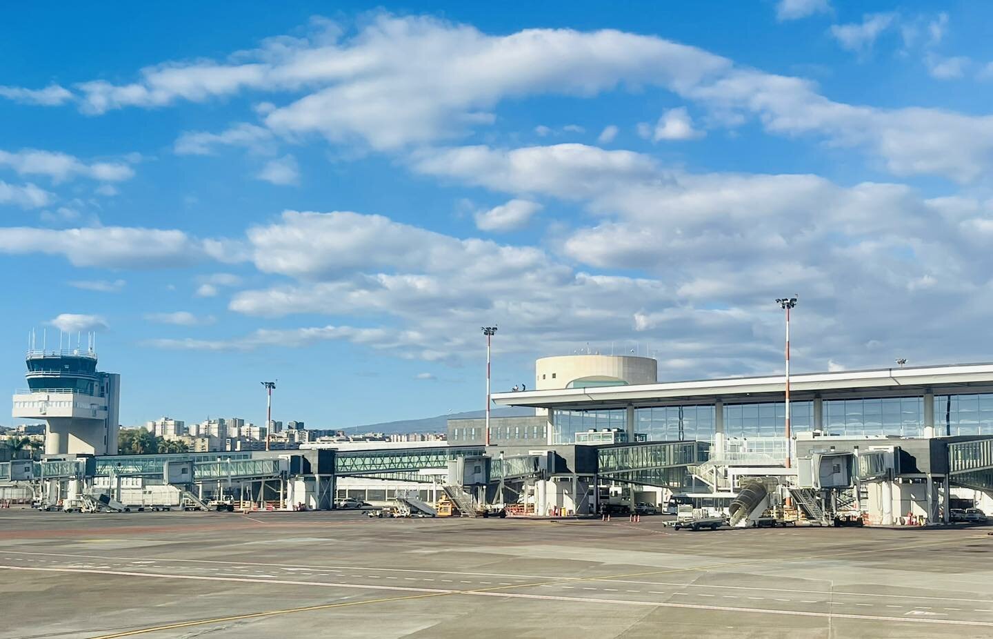 Disagi per l&rsquo;incendio all'aeroporto di Catania: ecco come salvare il viaggio
