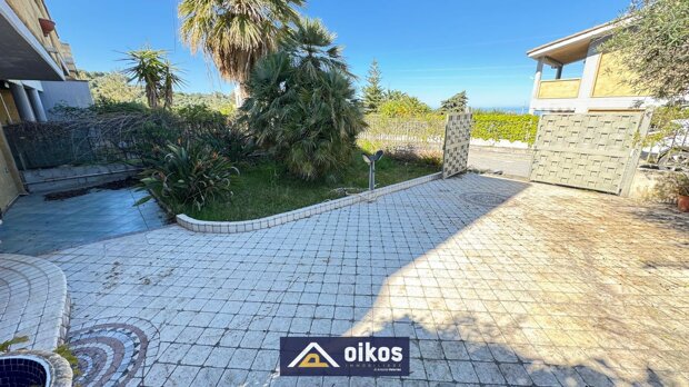 VILLA IN RESIDENCE