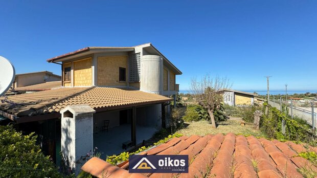 VILLA IN RESIDENCE