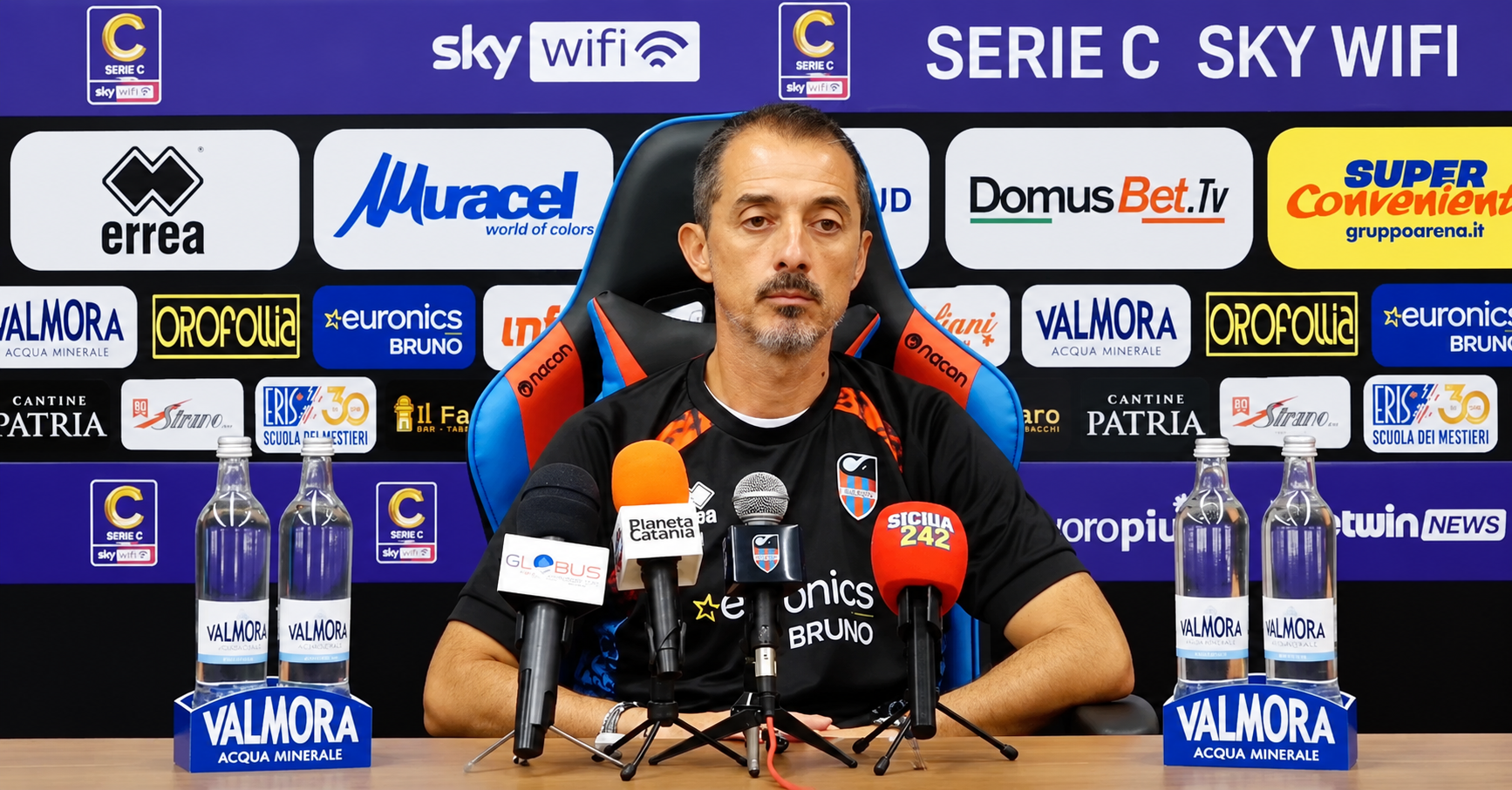 Catania, Longo alza la voce: «Basta veleno, questa piazza ha bisogno di sognare»