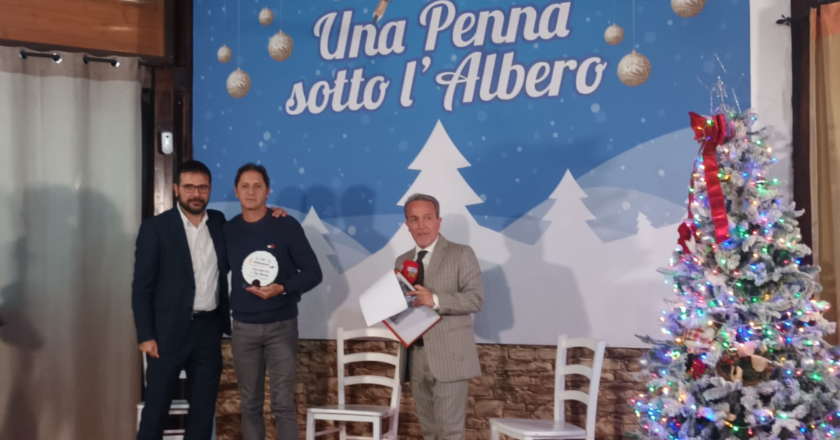 Premio Una Penna sotto l&rsquo;Albero 2025: sport, giornalismo e memoria a Belpasso