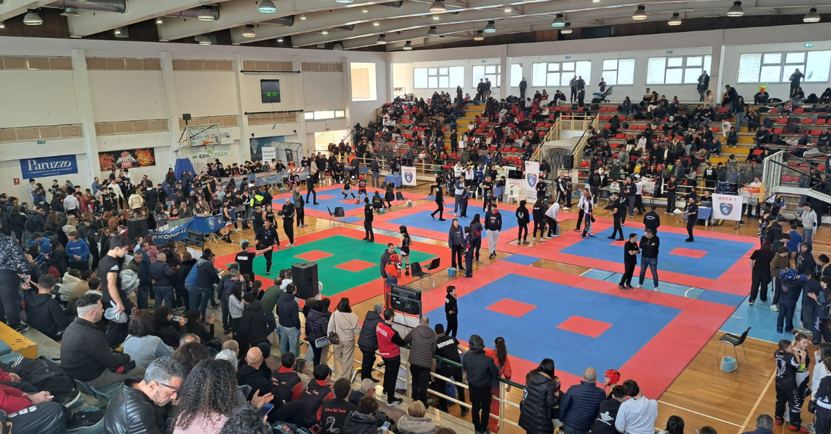 Federkombat Sicilia, Caltanissetta capitale della kickboxing: 509 atleti al PalaCannizzaro Federkombat Sicilia, Caltanissetta capitale della kickboxing: 509 atleti al PalaCannizzaro