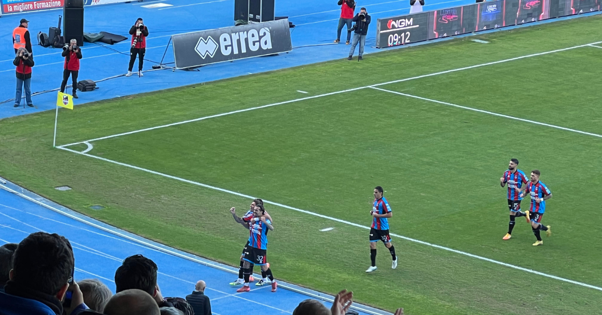 Il Catania domina, sbaglia troppo, ma resta imbattuto al Massimino e torna in testa