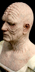 MASCHERA INDOSSABILE IN SILICONE DI ALTA QUALITÀ CINEMATOGRAFICA DARTH SIDIOUS alias PALPATINE 2009, ispirata al personaggio Darth Sidious alias Imperatore Malvagio Palpatine, dalla saga di Star Wars