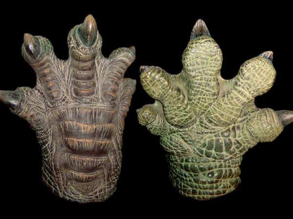  2002 Scultura in argilla refrattaria, stampo in silicone, colata in resina poliuretanica, pittura acrilica