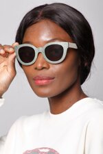 occhiali-radiante-rover-esplora-leleganza-senza-tempo-in-legno