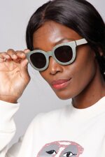 occhiali-radiante-rover-esplora-leleganza-senza-tempo-in-legno