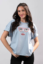 t-shirt-liberty-esplora-larmonia-del-colore-e-la-purezza-del-bianco