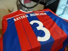 Maglia da calcio del Bayern München con numero 3