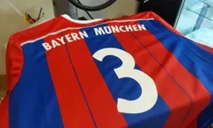 Maglia da calcio del Bayern München con numero 3