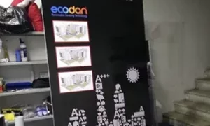 Cartellone pubblicitario Mitsubishi Electric climatizzazione in laboratorio