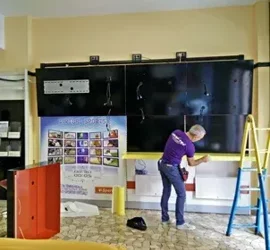 Installazione schermi LED per soluzioni espositive in un evento