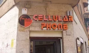 Insegna negozio Cellular Phone su edificio in pietra