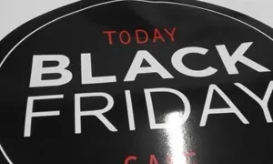 Adesivi promozionali Black Friday in bianco e nero su foglio bianco