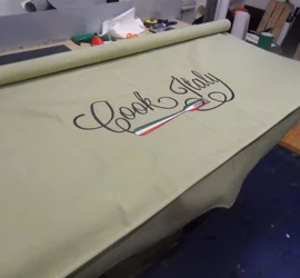 Tessuto con la scritta Cook Italy e bandiera italiana per stampe personalizzate