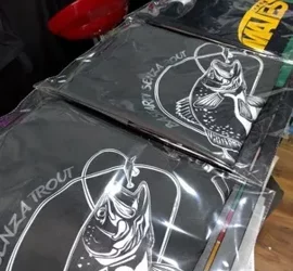 Stampe personalizzate su tessuti con disegno di pesce.