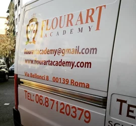 Furgone con decorazioni grafiche Flour Art Academy, contatti e indirizzo a Roma