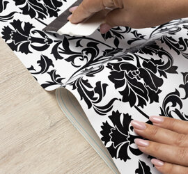 Applicazione di pellicole adesive decorative su superficie