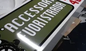 Insegna negozio accessori fuoristrada 4WD con grafica