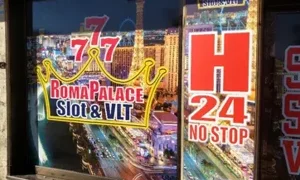 Ingresso di una sala slot e VLT chiamata Roma Palace, aperta H24.