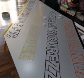Stampe personalizzate su pannello rigido per comunicazione visiva