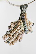 ciondolo-corallo-in-perle