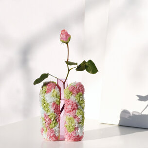 coki. papilio vase mini - green & pink 01.jpeg