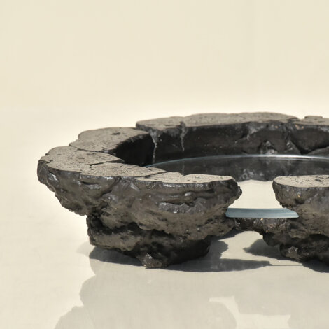 sculptural-pieces-in-stone-and-glass-.jpeg