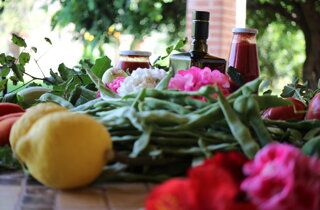 tavolo con prodotti di stagione 6