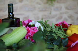 tavolo con prodotti di stagione 8