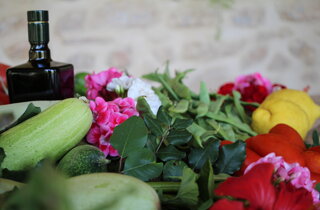 tavolo con prodotti di stagione 1