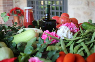 tavolo con prodotti di stagione 9