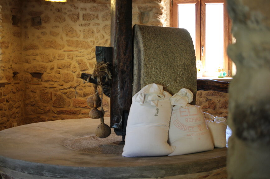 Frantoio antico mola in granito