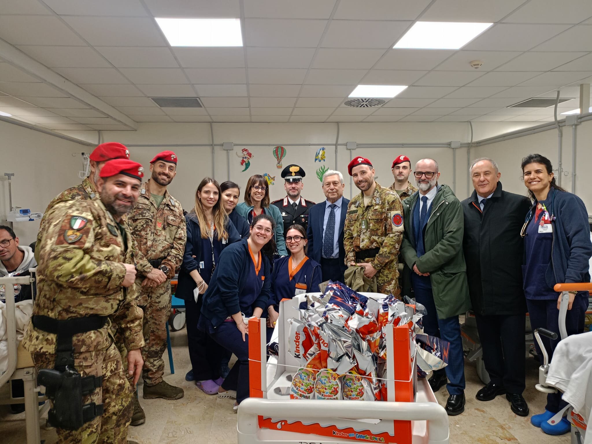 La solidarietà dell’Arma dei Carabinieri e dell’ARNAS Garibaldi: uova di cioccolato ai piccoli degenti