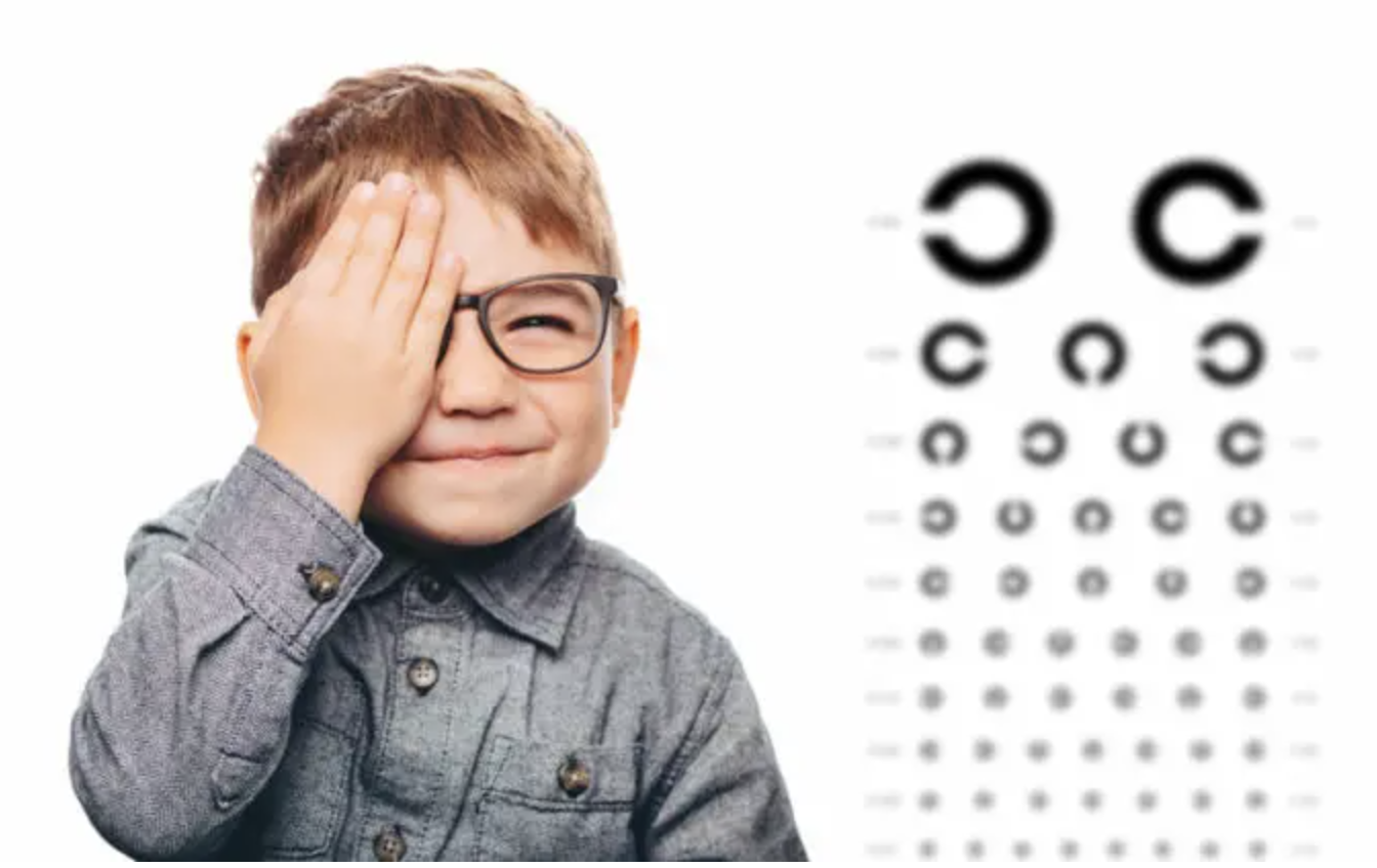 A Isola Catania un incontro sulla salute visiva infantile: focus sulle lenti Stellest di EssilorLuxottica per correggere e rallentare la miopia nei bambini