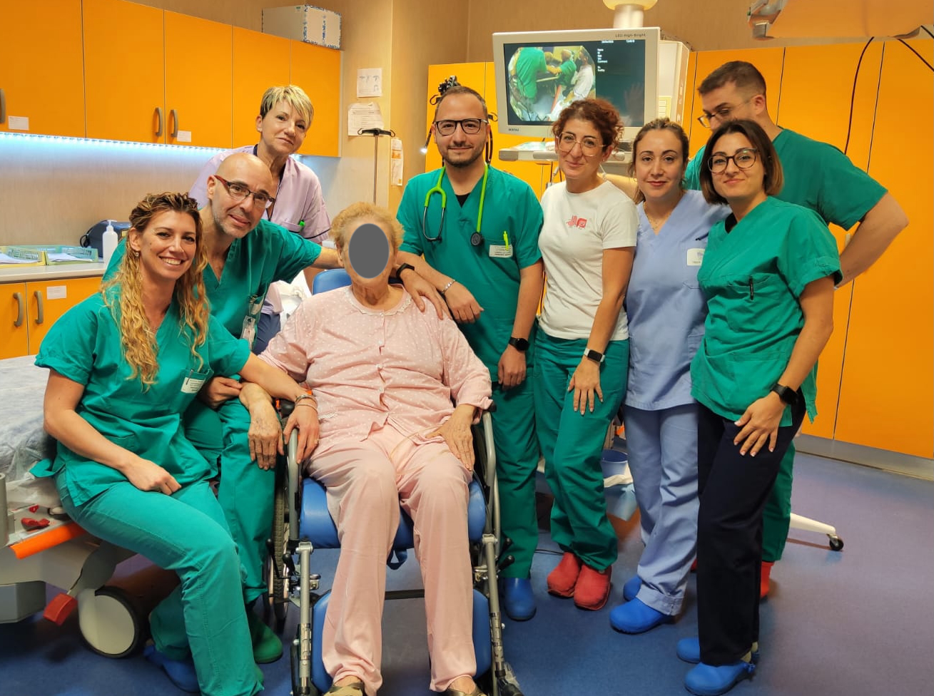 Rimosso endoscopicamente un raro calcolo che occludeva completamente il duodeno: complesso intervento al Garibaldi-Nesima