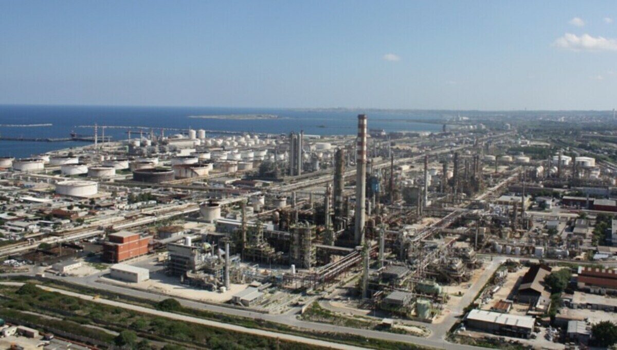 Bioraffinerie e occupazione: il futuro dei siti di Priolo e Ragusa