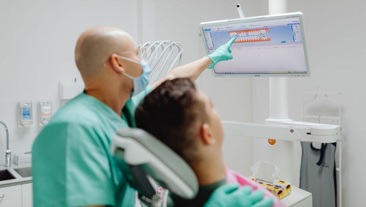 Dall'intelligenza artificiale agli ospedali virtuali: le tecnologie che stanno ridisegnando la sanità Dall'intelligenza artificiale agli ospedali virtuali: le tecnologie che stanno ridisegnando la sanità