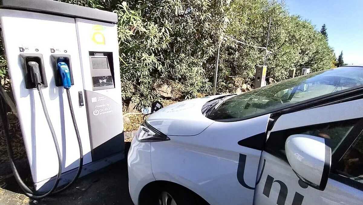 Catania, alla Cittadella Universitaria arrivano 16 colonnine elettriche: l'energia usata &egrave; autoprodotta