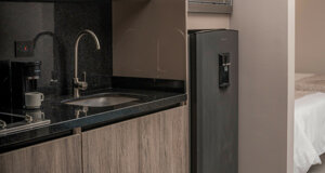 eyJlcyI6IkNvY2luZXRhIEFtYXJpIExpdmluZyBTdWl0ZXMsIEhvdGVsIGVuIEJhcnJhbnF1aWxsYSJ9