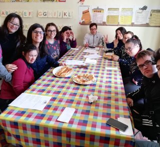 60153570_2357569971152919_1095009608696594432_n