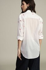 camicia-regular-fit-con-stampa-cuori-e-maniche-34