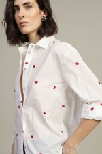camicia-regular-fit-con-stampa-cuori-e-maniche-34