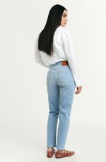 jeans-girlfriend-cinque-tasche-lavaggio-chiaro